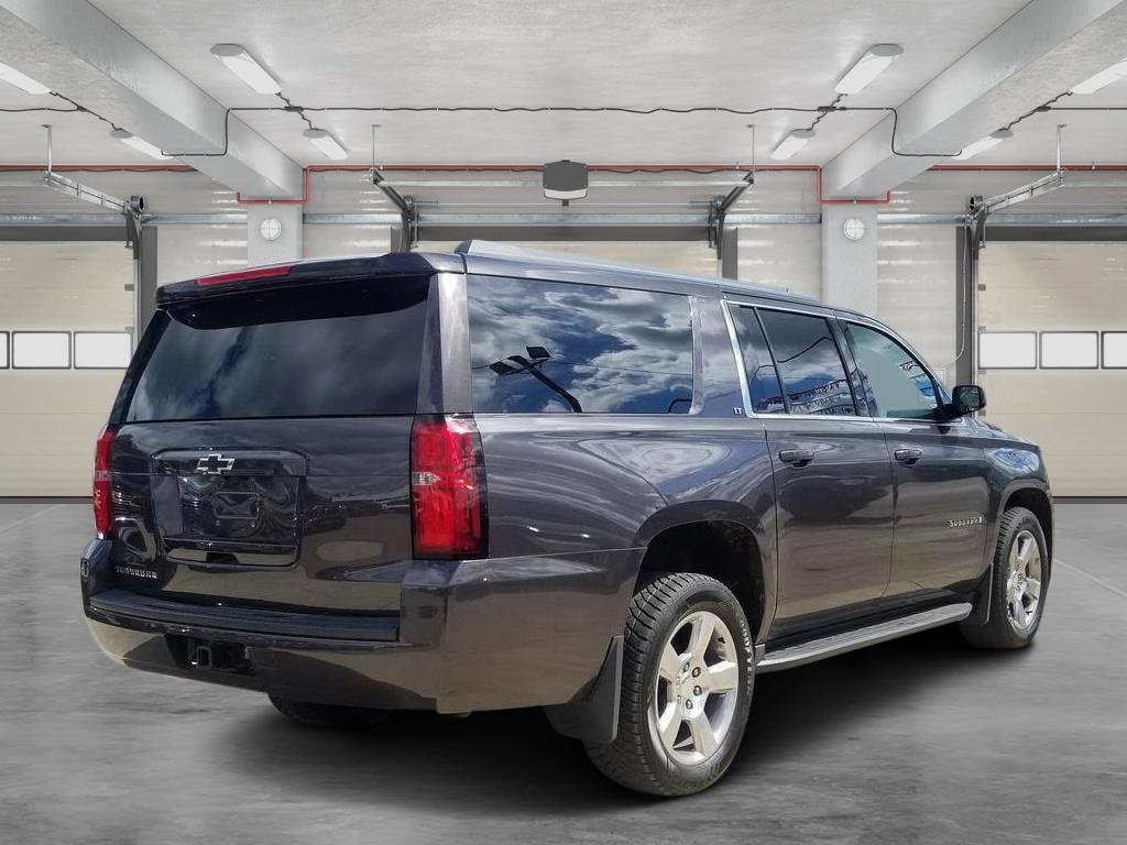 2017 Chevrolet Suburban LT photo 6