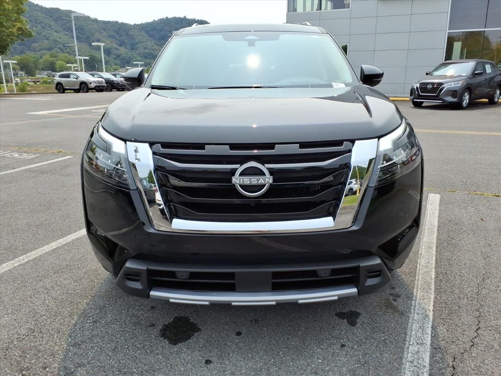 2025 Nissan Pathfinder Platinum photo 8