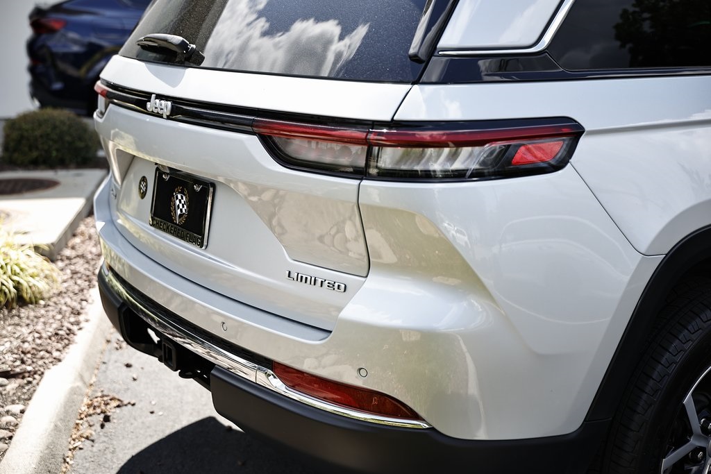 2025 Jeep Grand Cherokee Limited photo 3
