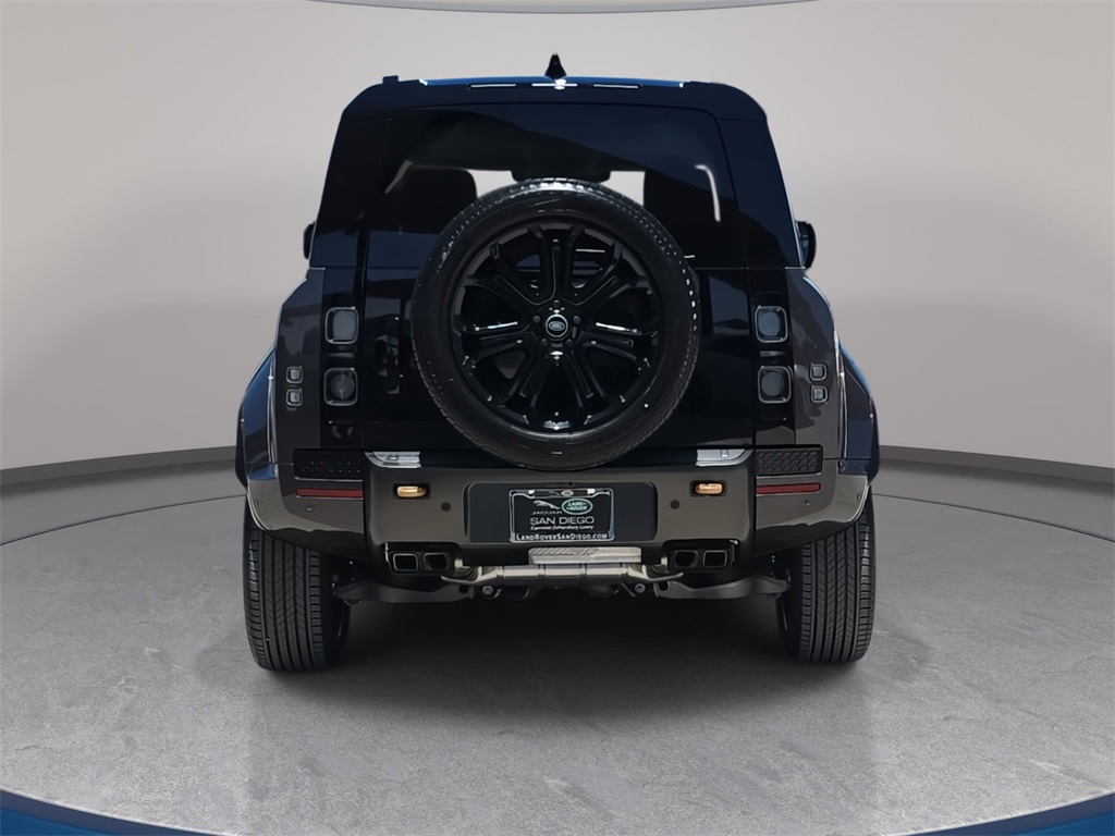2025 Land Rover Defender 110 V8 photo 6