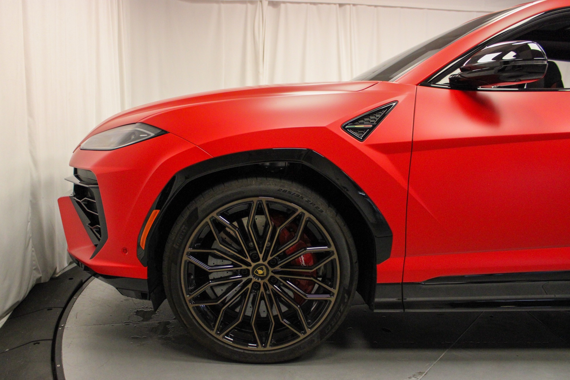 2025 Lamborghini Urus SE photo 9