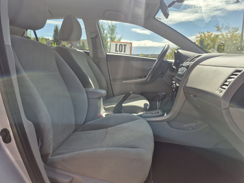 2010 Toyota Corolla LE photo 18