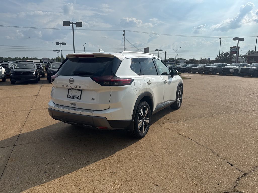 2024 Nissan Rogue SL photo 3