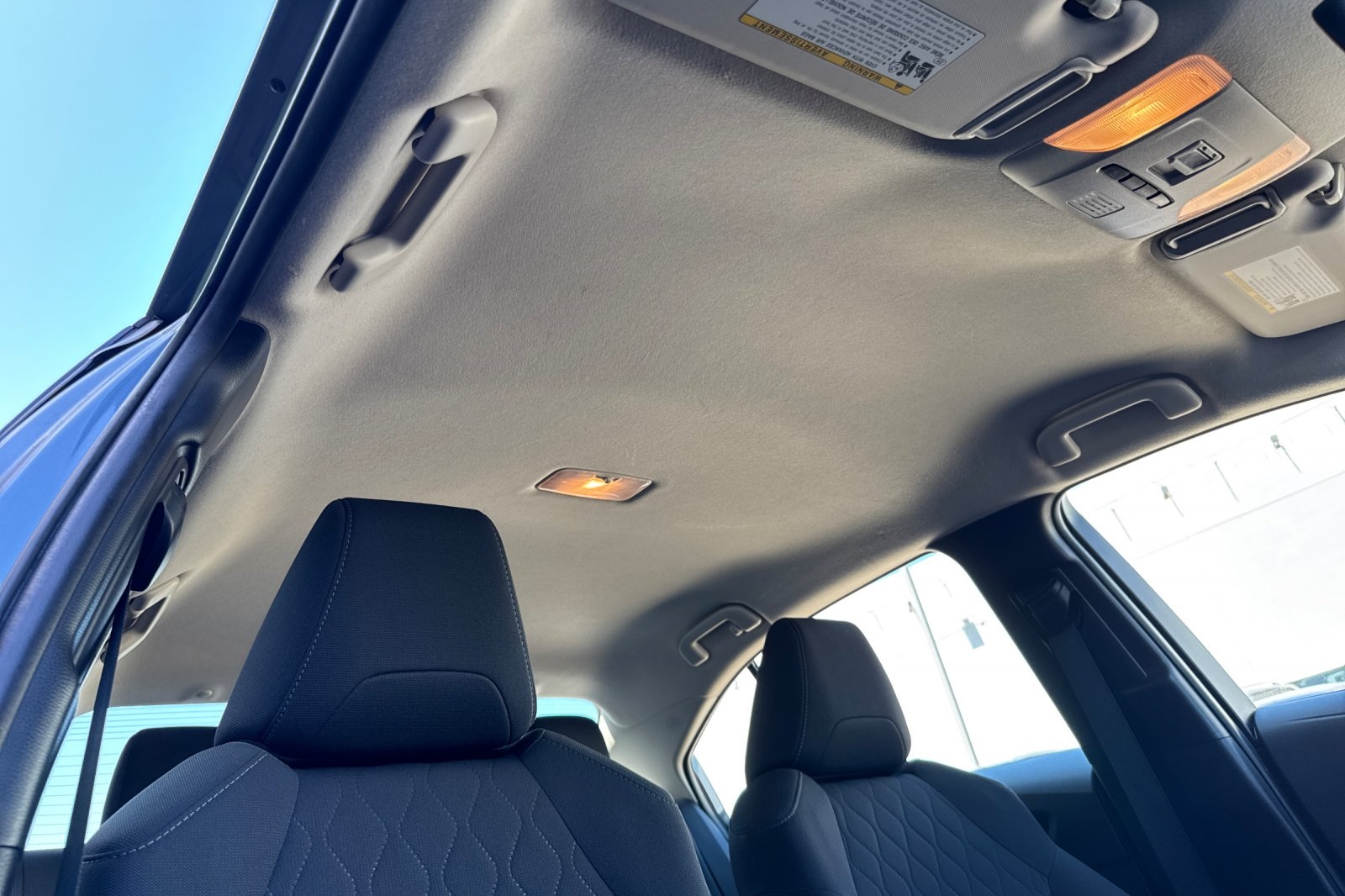 2022 Toyota Corolla LE photo 15