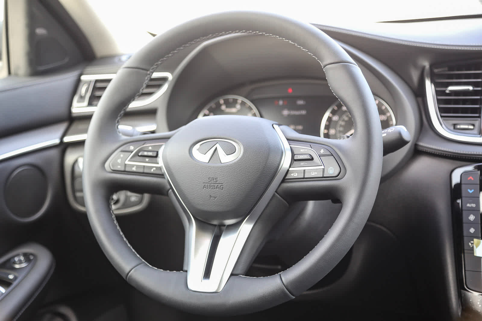 2025 Infiniti QX50 PURE AWD photo 16