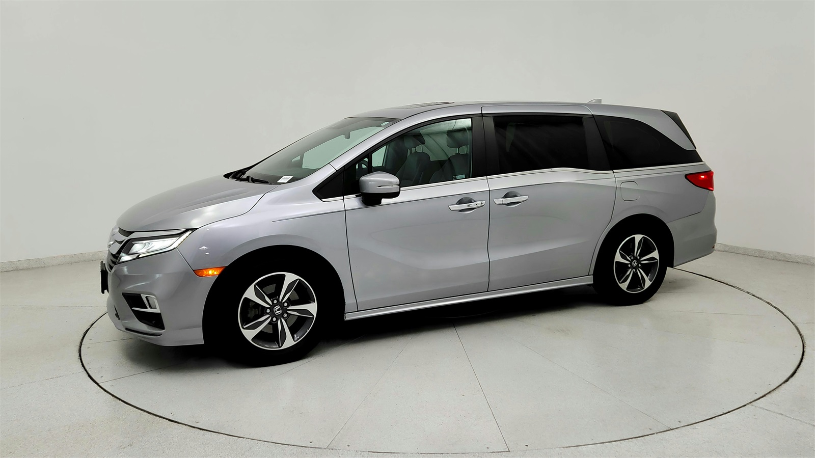 2019 Honda Odyssey Touring photo 3