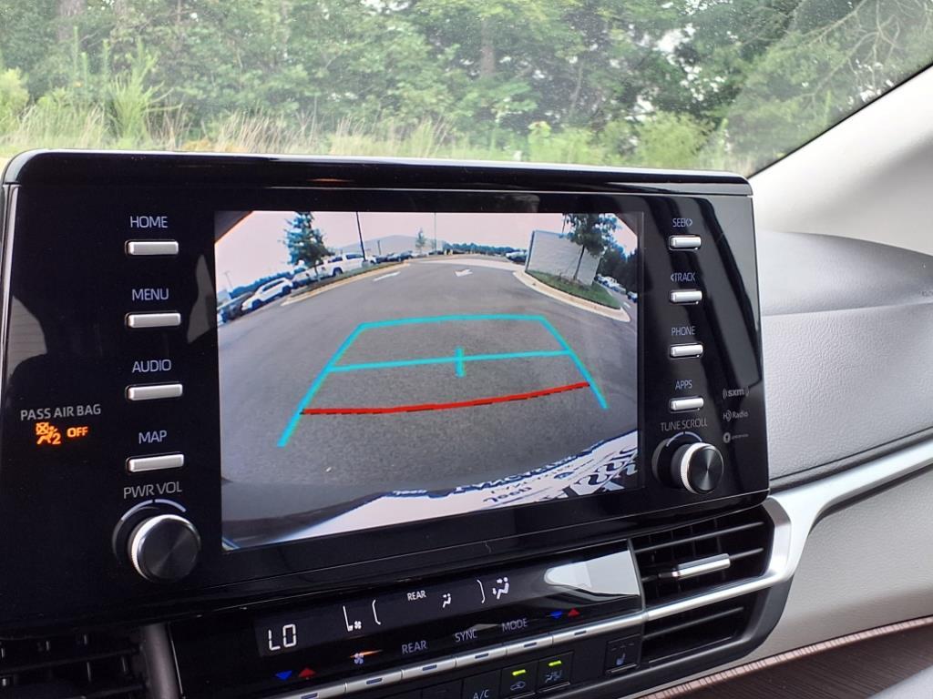 2021 Toyota Sienna XLE photo 9