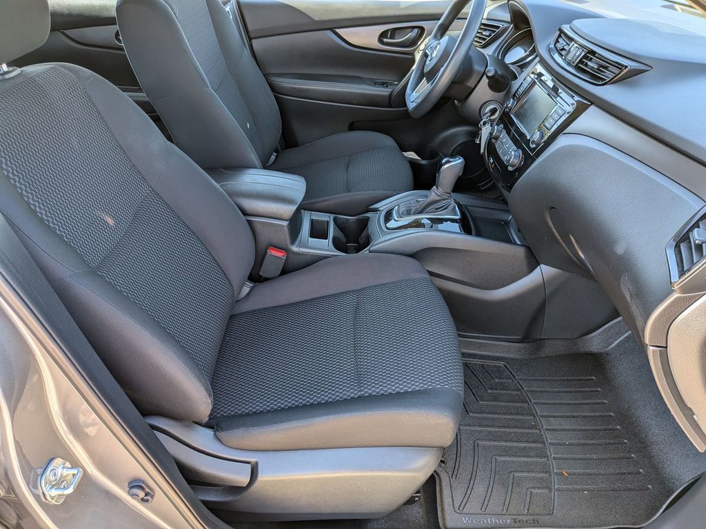 2022 Nissan Rogue Sport S photo 23