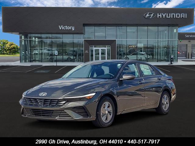 2025 Hyundai Elantra SE's photo