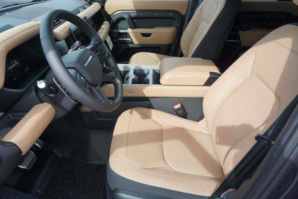 2025 Land Rover Defender 130 V8 photo 19