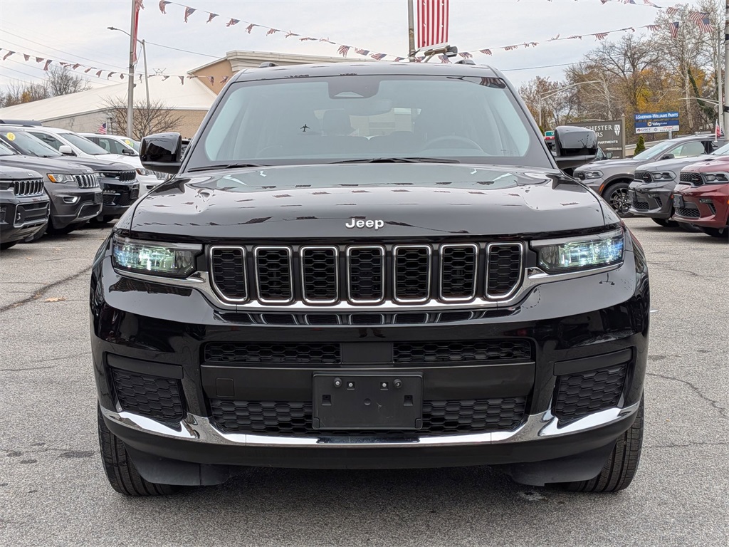 2023 Jeep Grand Cherokee Laredo photo 2