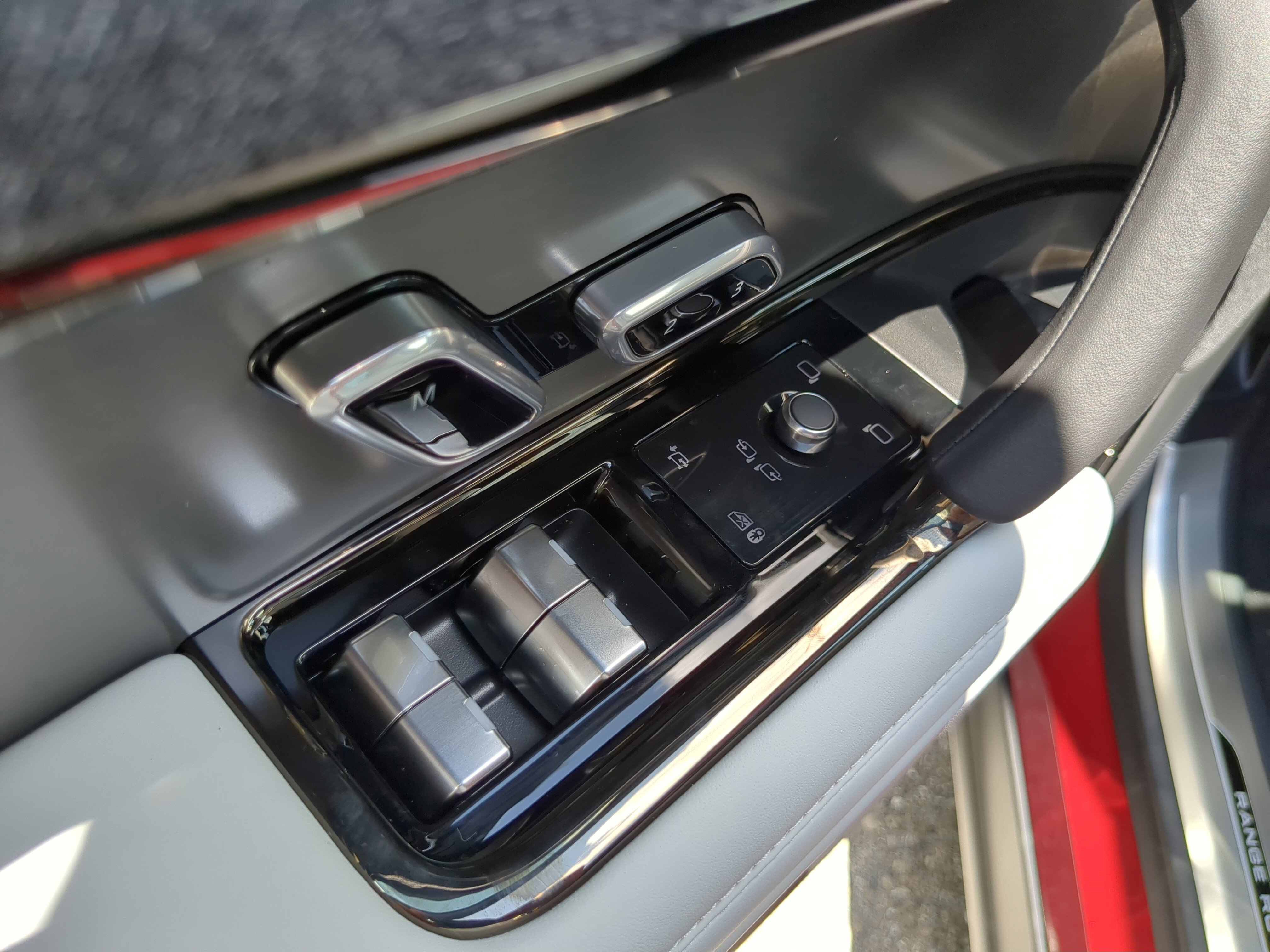 2025 Land Rover Range Rover Sport SE photo 11