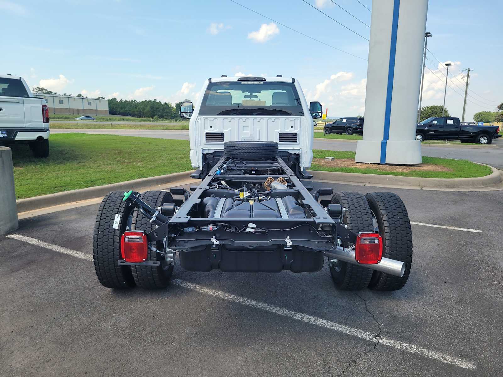 2025 Ford F-550 XL photo 4