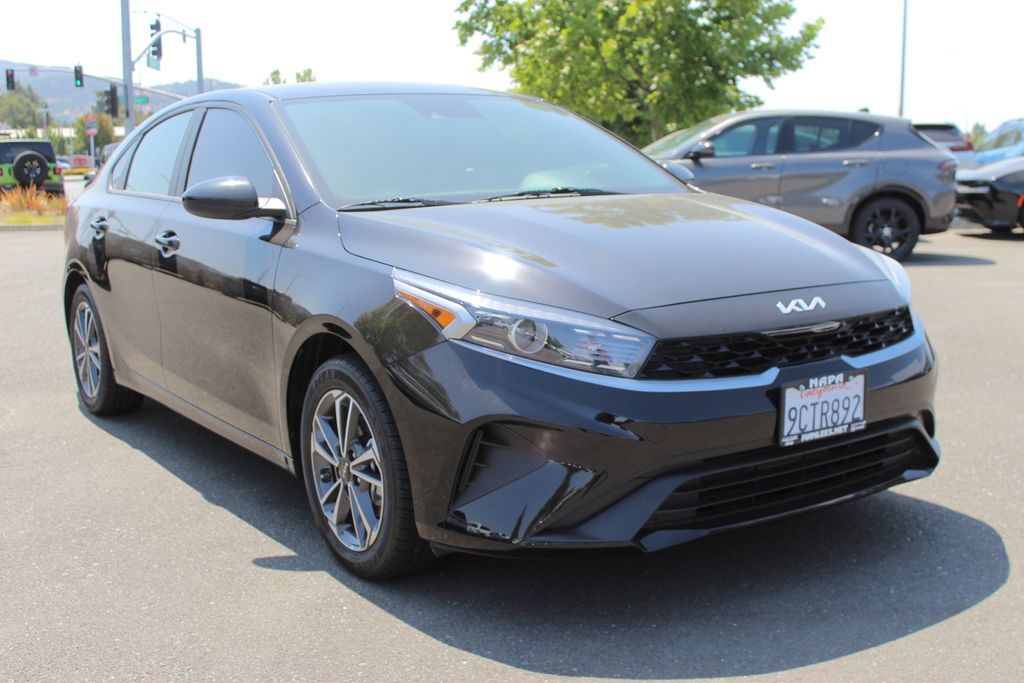 2023 Kia Forte LXS photo 3