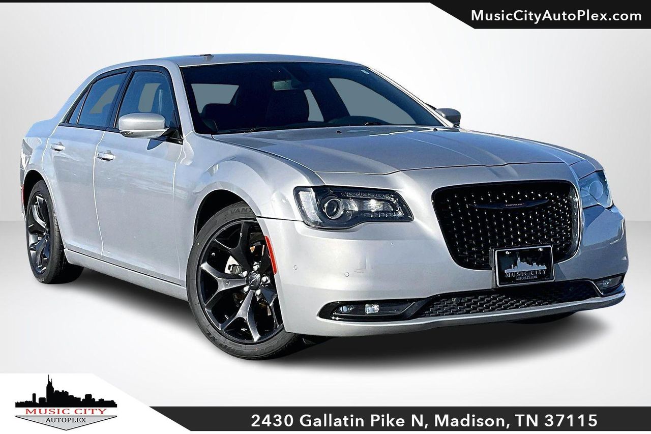 2023 Chrysler 300 S's photo