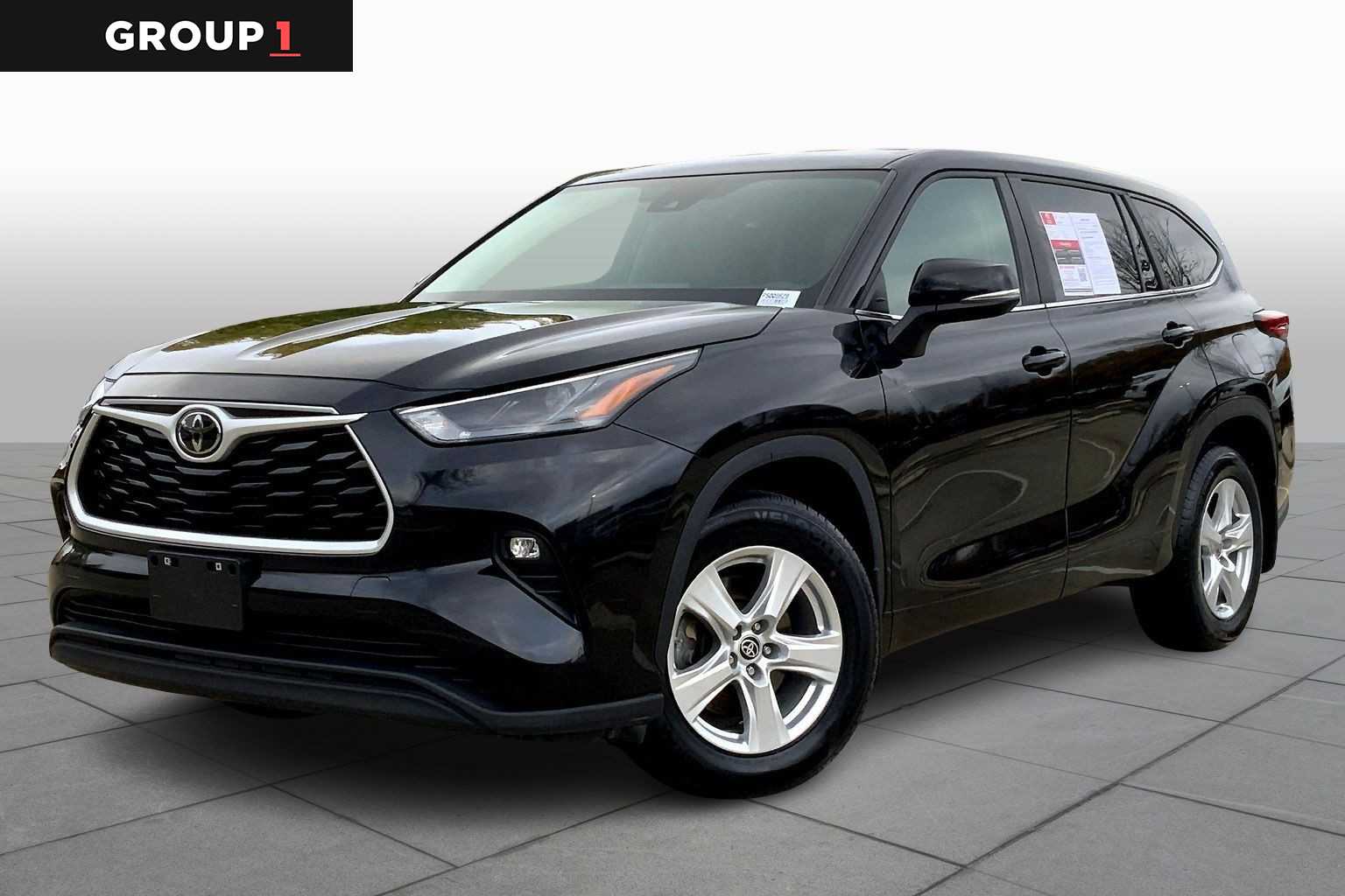 2023 Toyota Highlander LE's photo