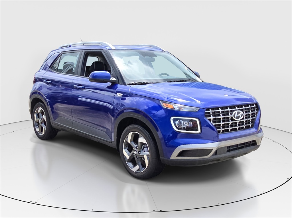 2025 Hyundai Venue SEL photo 2
