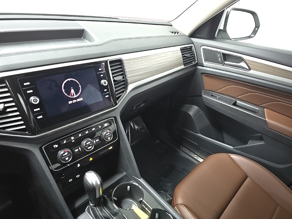 2022 Volkswagen Atlas SEL photo 25