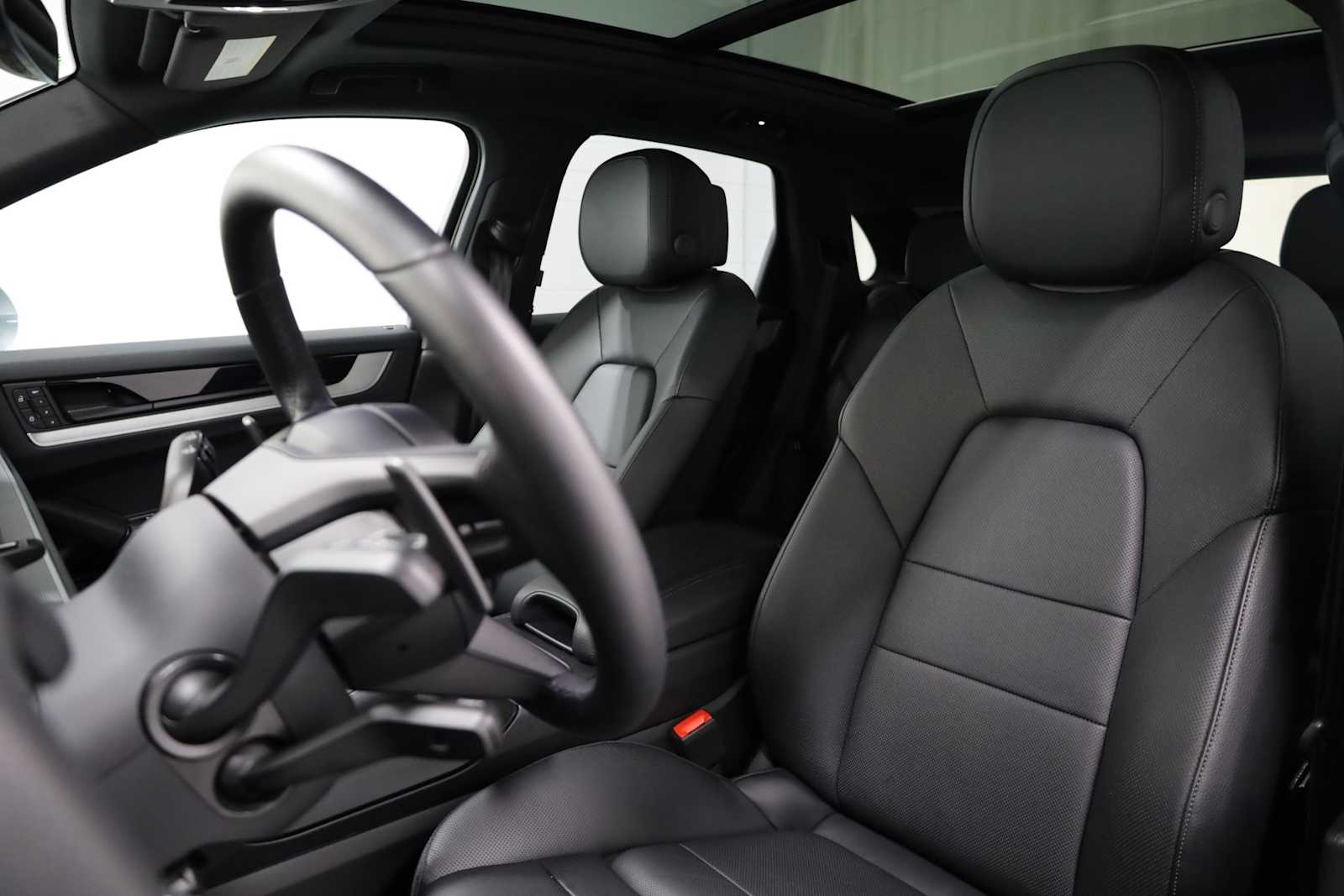 2024 Porsche Cayenne photo 4
