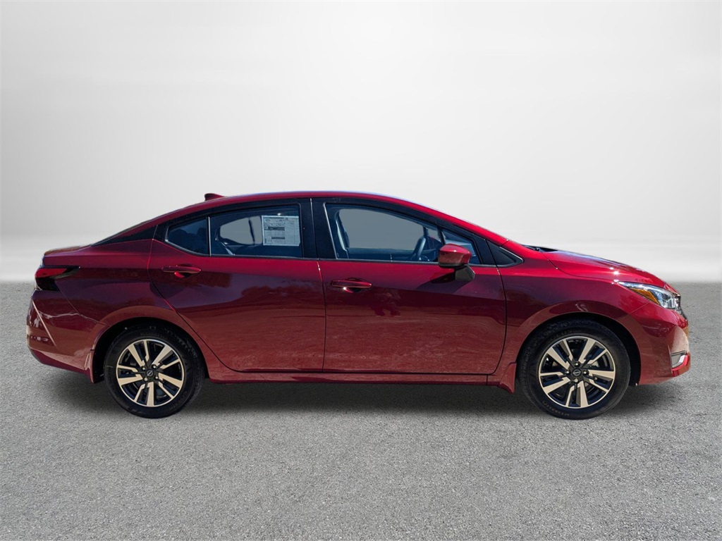 2025 Nissan Versa 1.6 SV photo 2