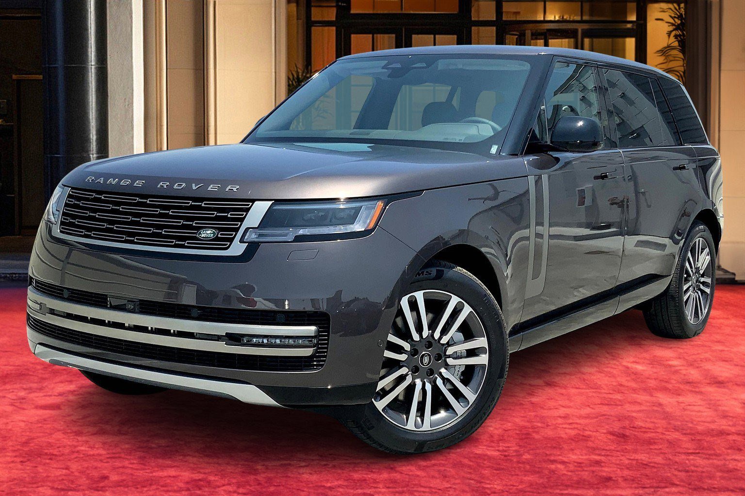 2025 Land Rover Range Rover SE's photo