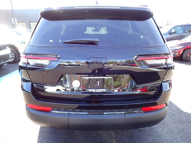 2025 Jeep Grand Cherokee Altitude photo 3