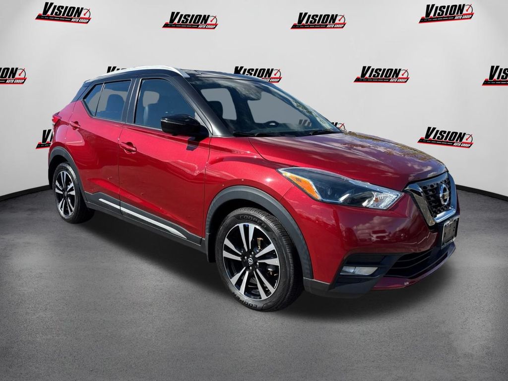 2020 Nissan Kicks SR photo 3