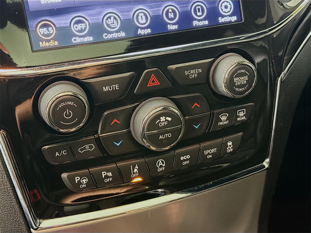 2021 Jeep Grand Cherokee Anniversary Edition photo 15