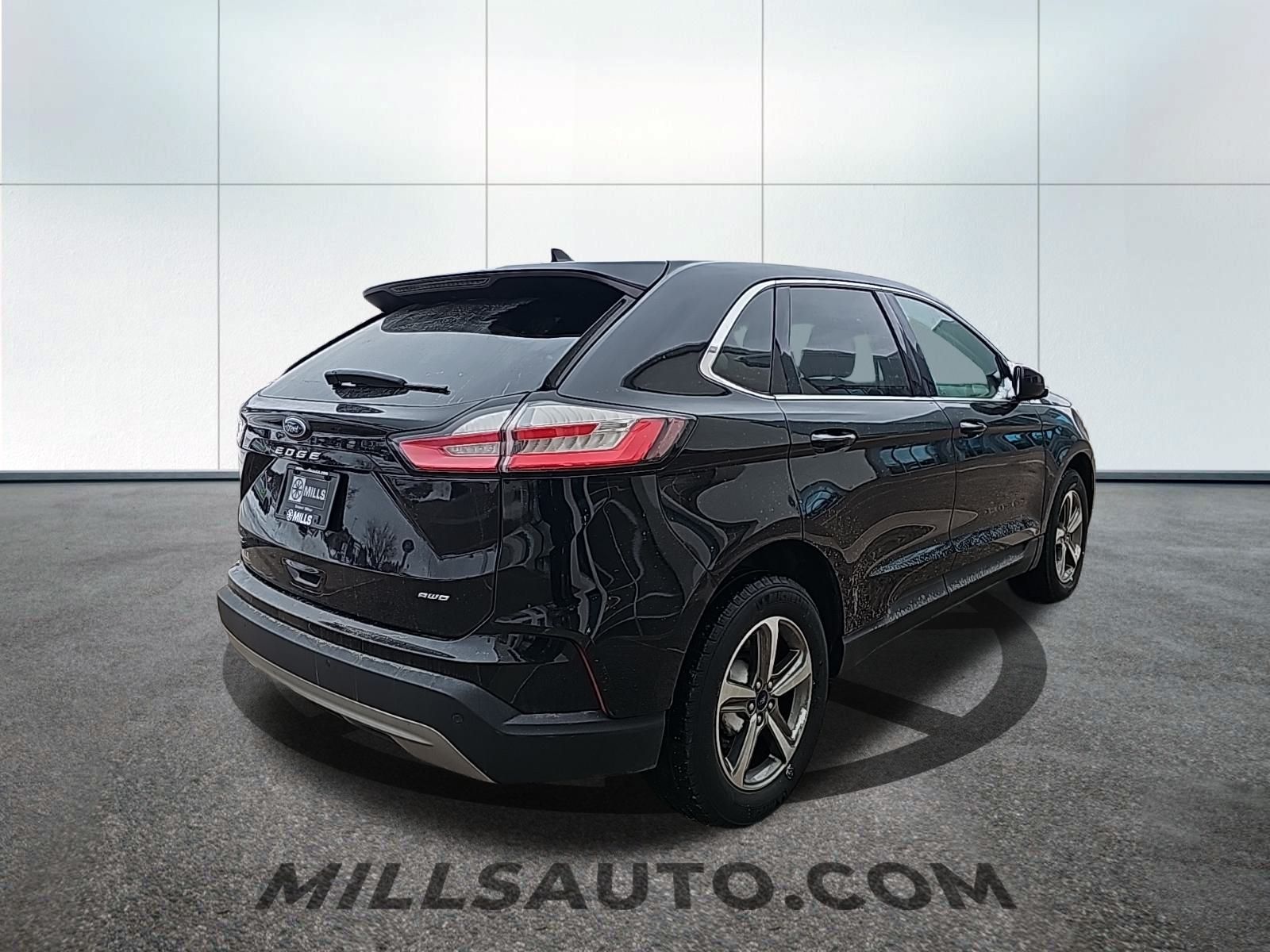 2022 Ford Edge SEL photo 3