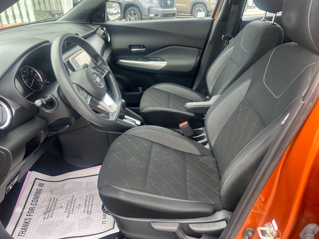 2020 Nissan Kicks SV photo 9