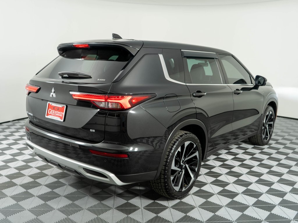 2023 Mitsubishi Outlander SE Black Edition photo 6