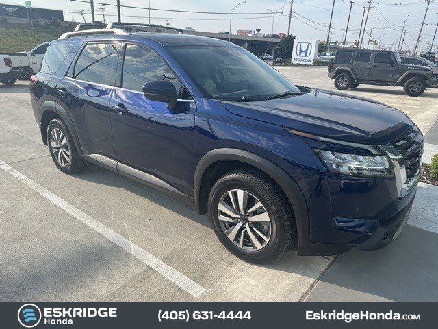 2024 Nissan Pathfinder SL photo 2