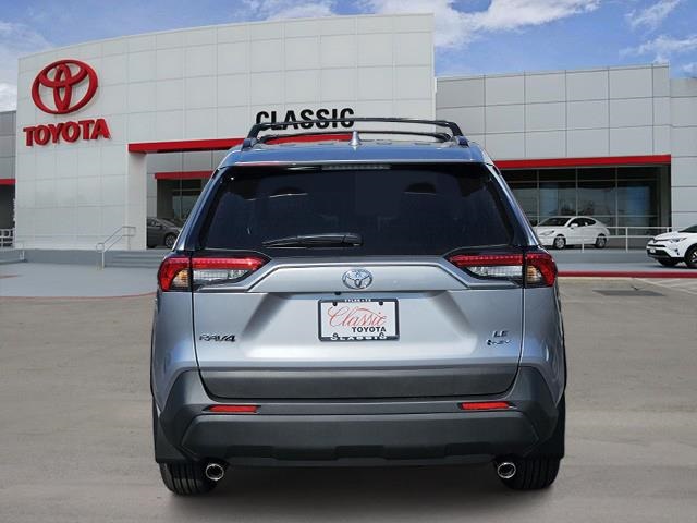 2025 Toyota RAV4 Hybrid LE photo 4