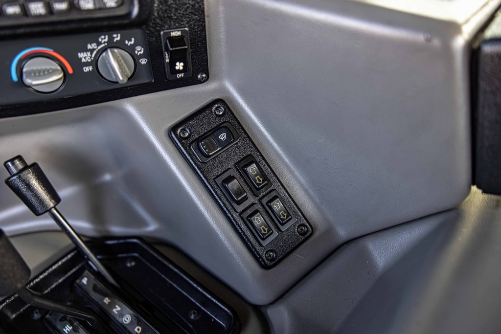 2003 HUMMER H1 - Image 23