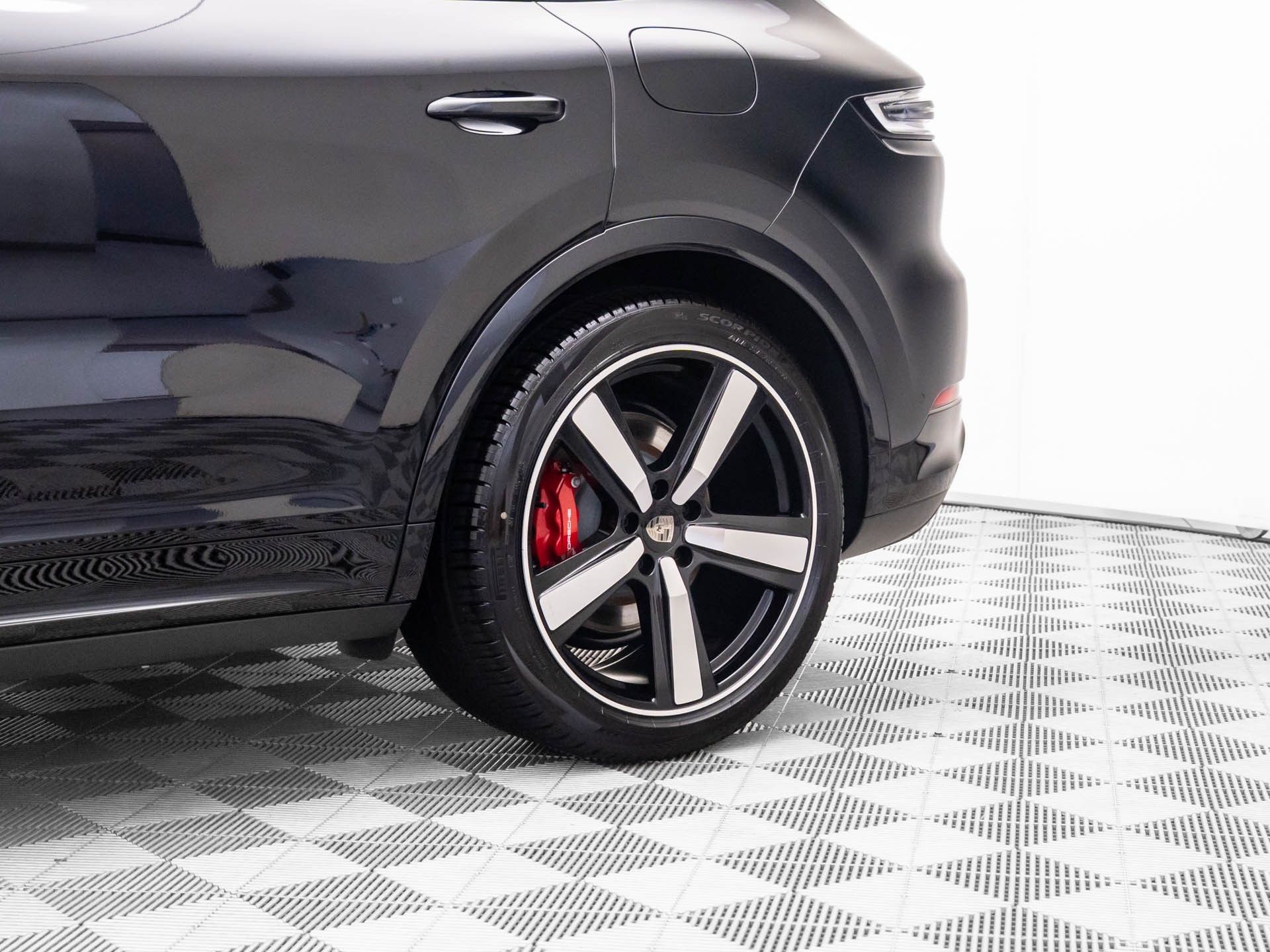 2025 Porsche Cayenne E-Hybrid Turbo photo 30