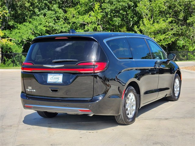 2024 Chrysler Pacifica Touring L photo 5