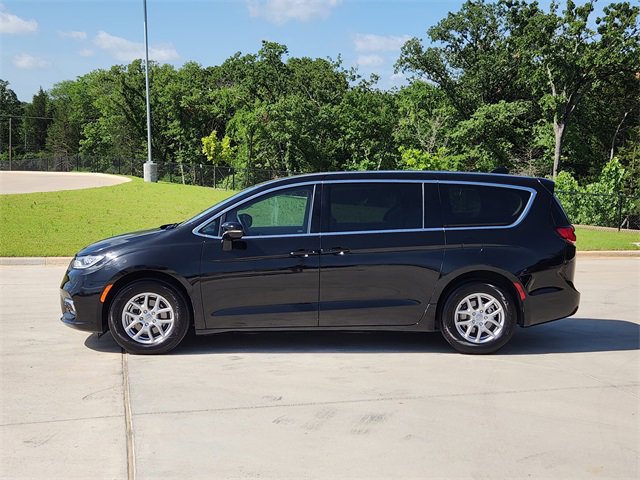 2024 Chrysler Pacifica Touring L photo 4