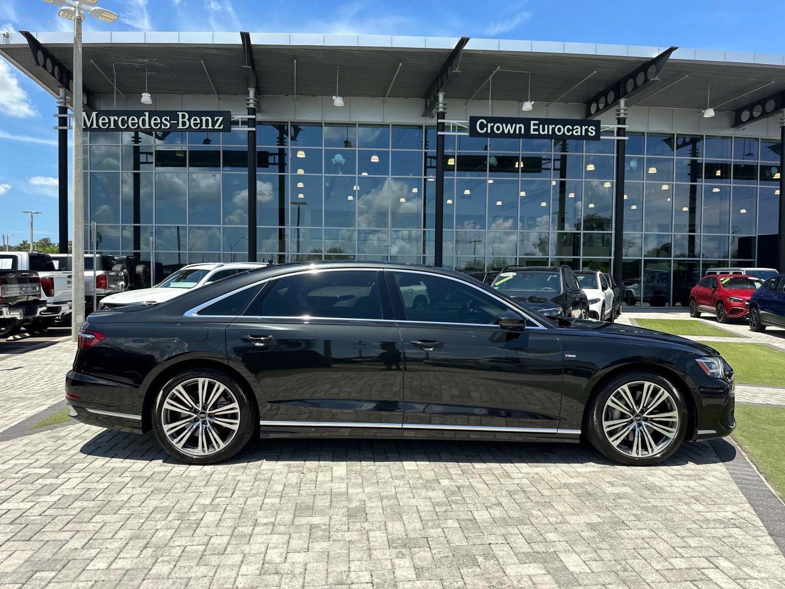 2023 Audi A8 L 55 TFSI Quattro photo 3