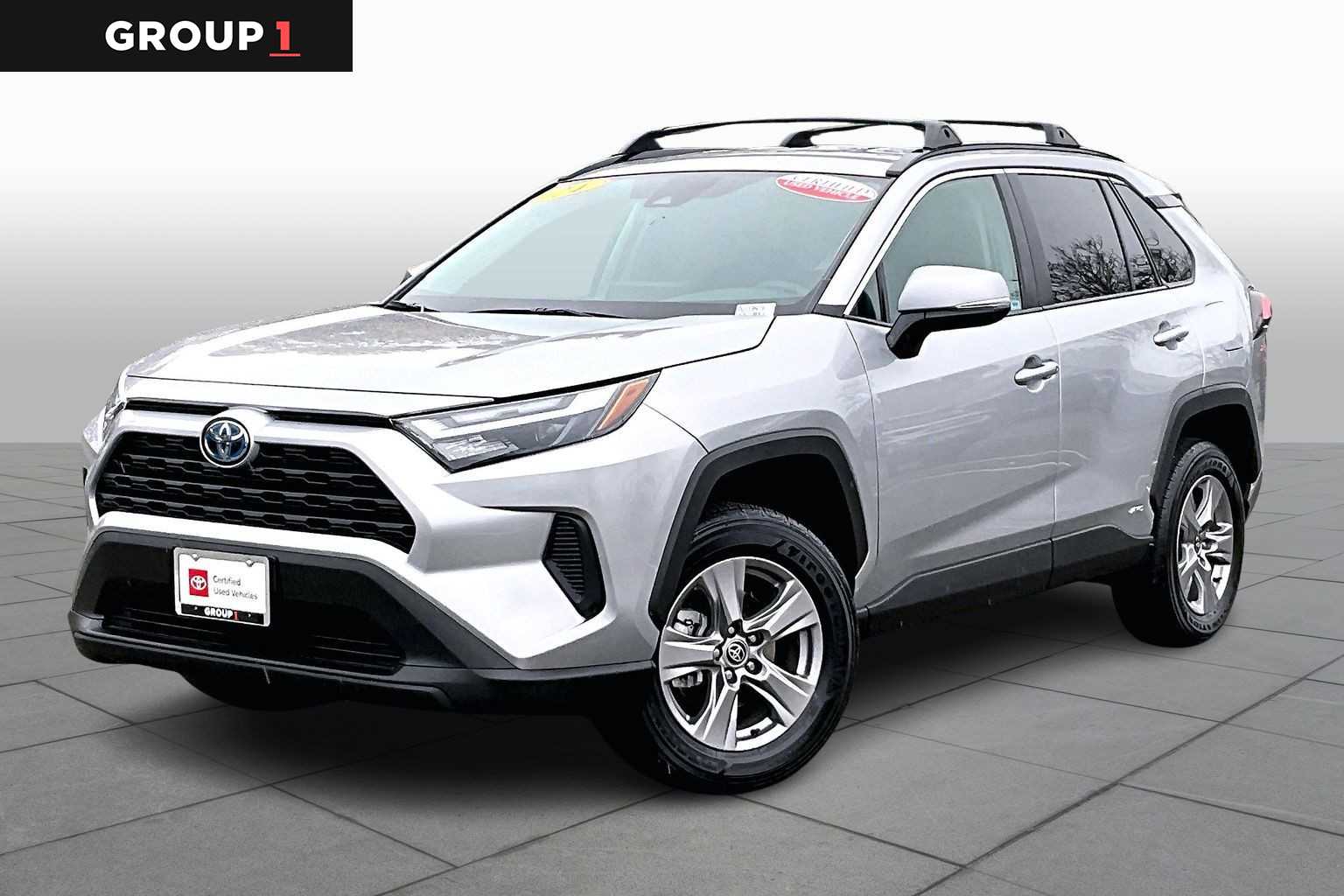 2024 Toyota RAV4 XLE's photo
