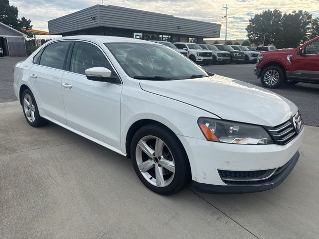 2013 Volkswagen Passat SE photo 3