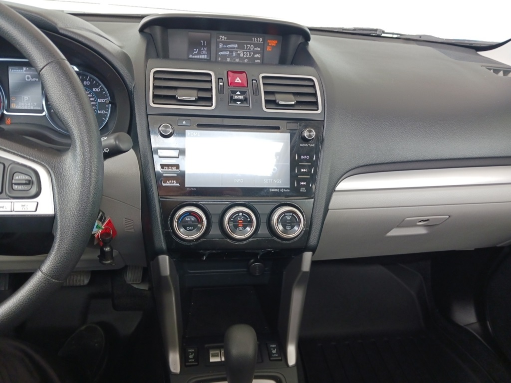 2017 Subaru Forester 2.5i Premium photo 17