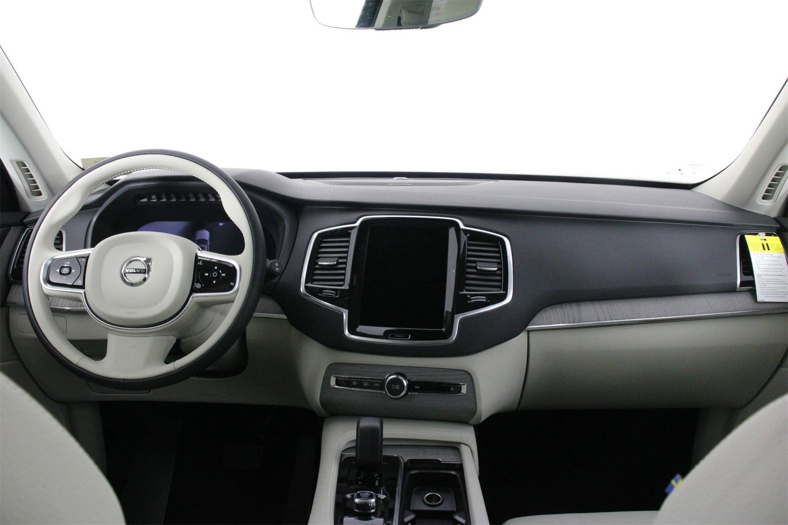 2025 Volvo XC90 Plus photo 4