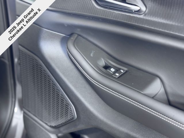 2025 Jeep Grand Cherokee Altitude X photo 23