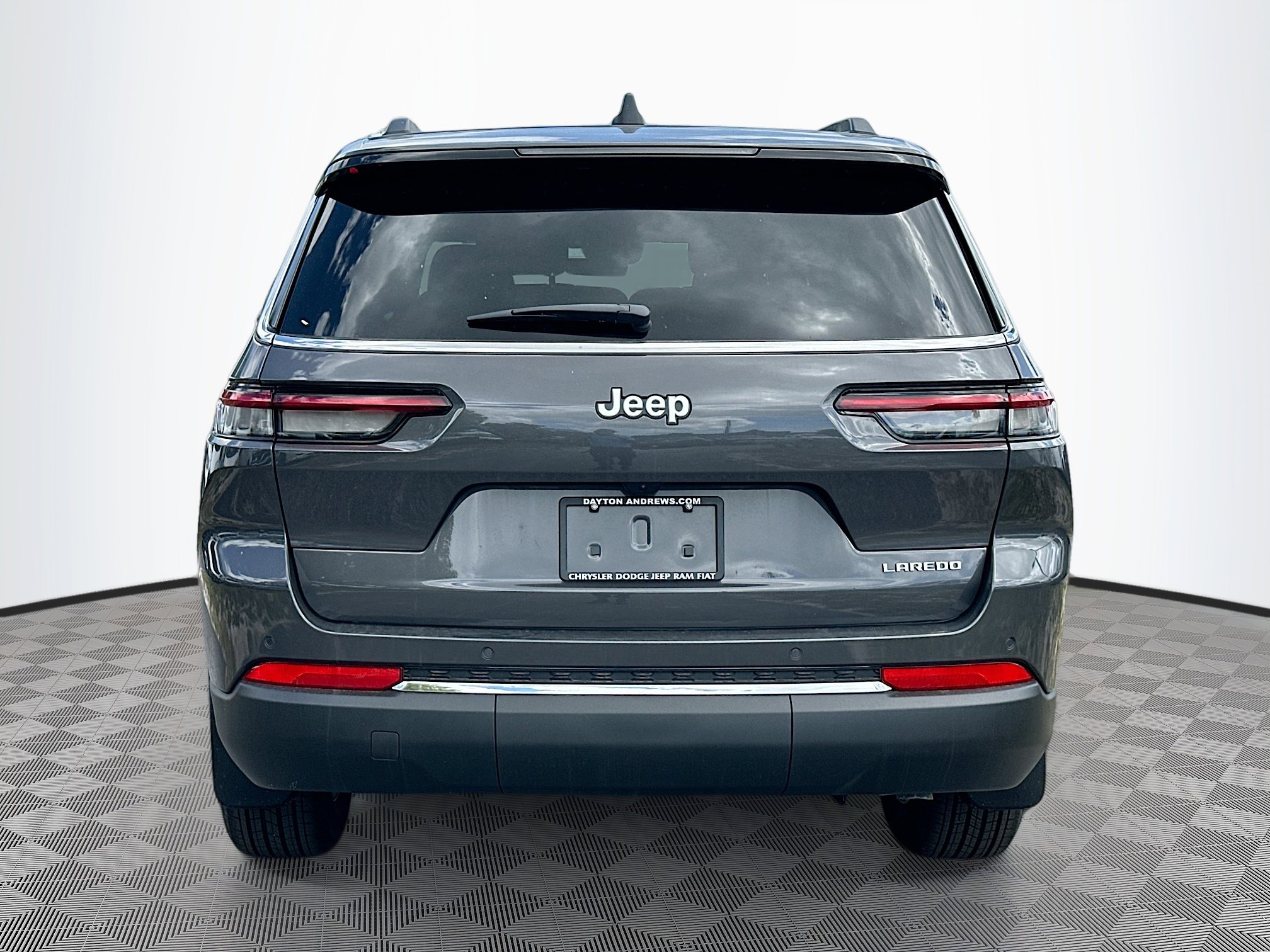 2025 Jeep Grand Cherokee Laredo photo 4