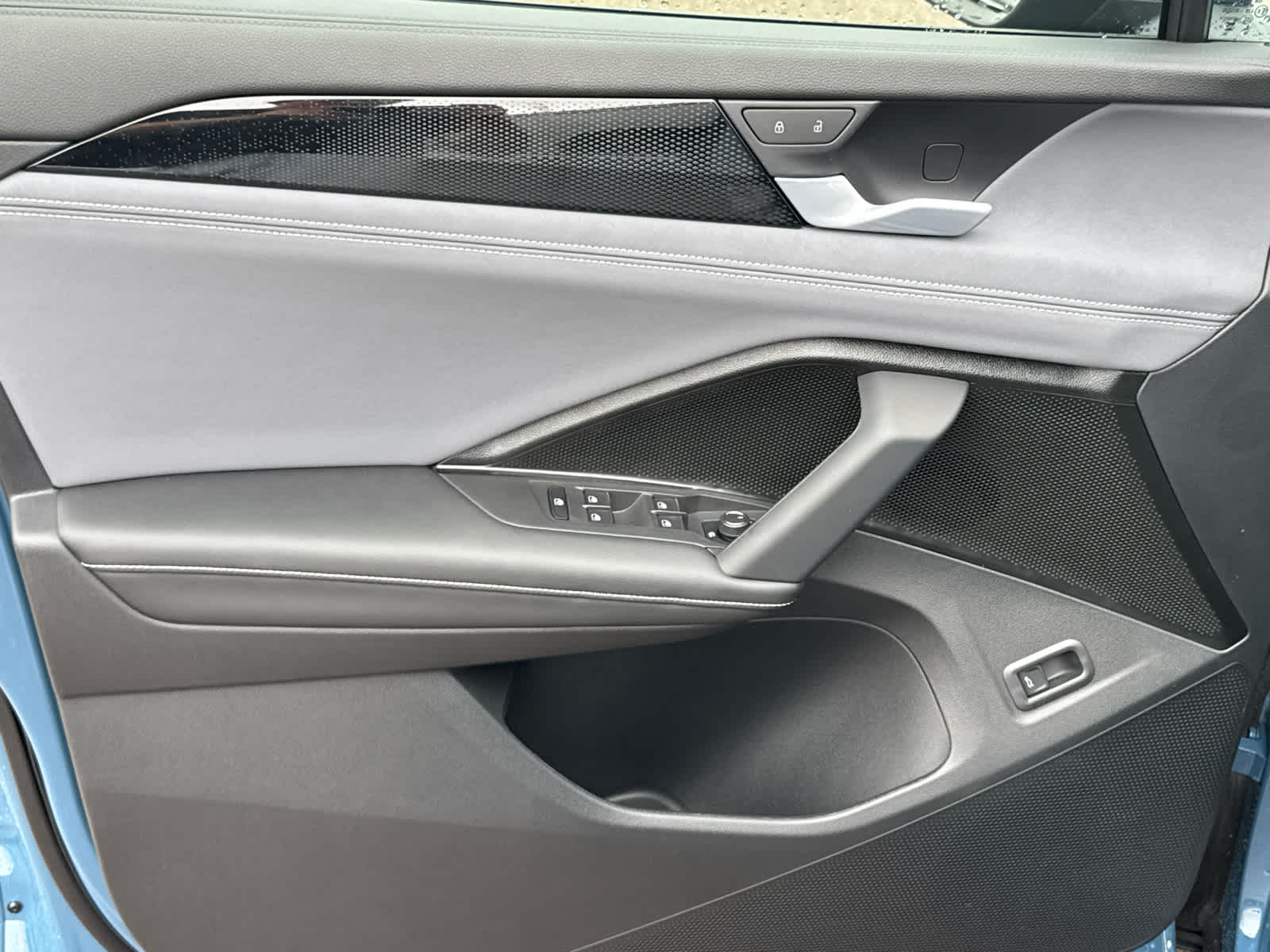 2025 Volkswagen Tiguan SE photo 22