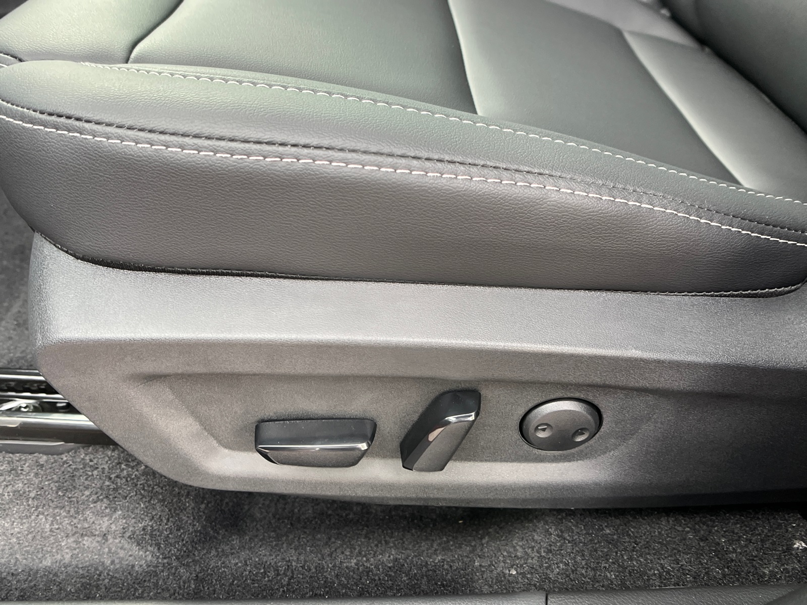 2025 Nissan Murano SL photo 8
