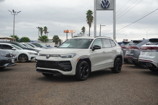 2026 Volkswagen Tiguan SE R-LINE BLACK's photo