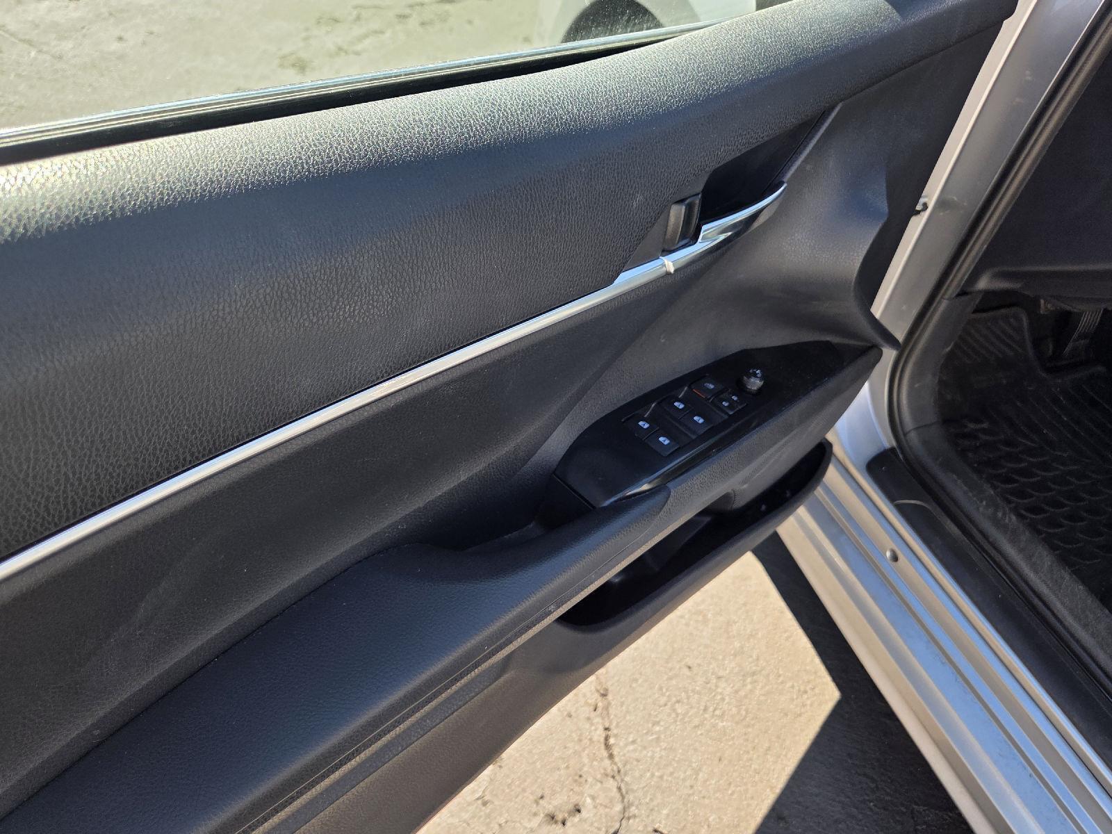 2018 Toyota Camry Hybrid SE photo 4