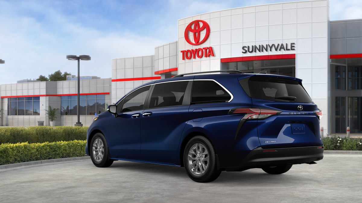 2026 Toyota Sienna XLE photo 4