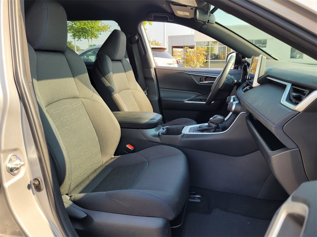 2024 Toyota RAV4 Hybrid SE photo 10